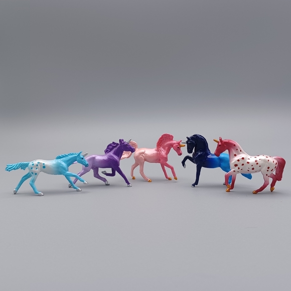Breyer Mini Whinnies Unicorn Castle Surprise Series 2 Lot 1 - Picture 1 of 11